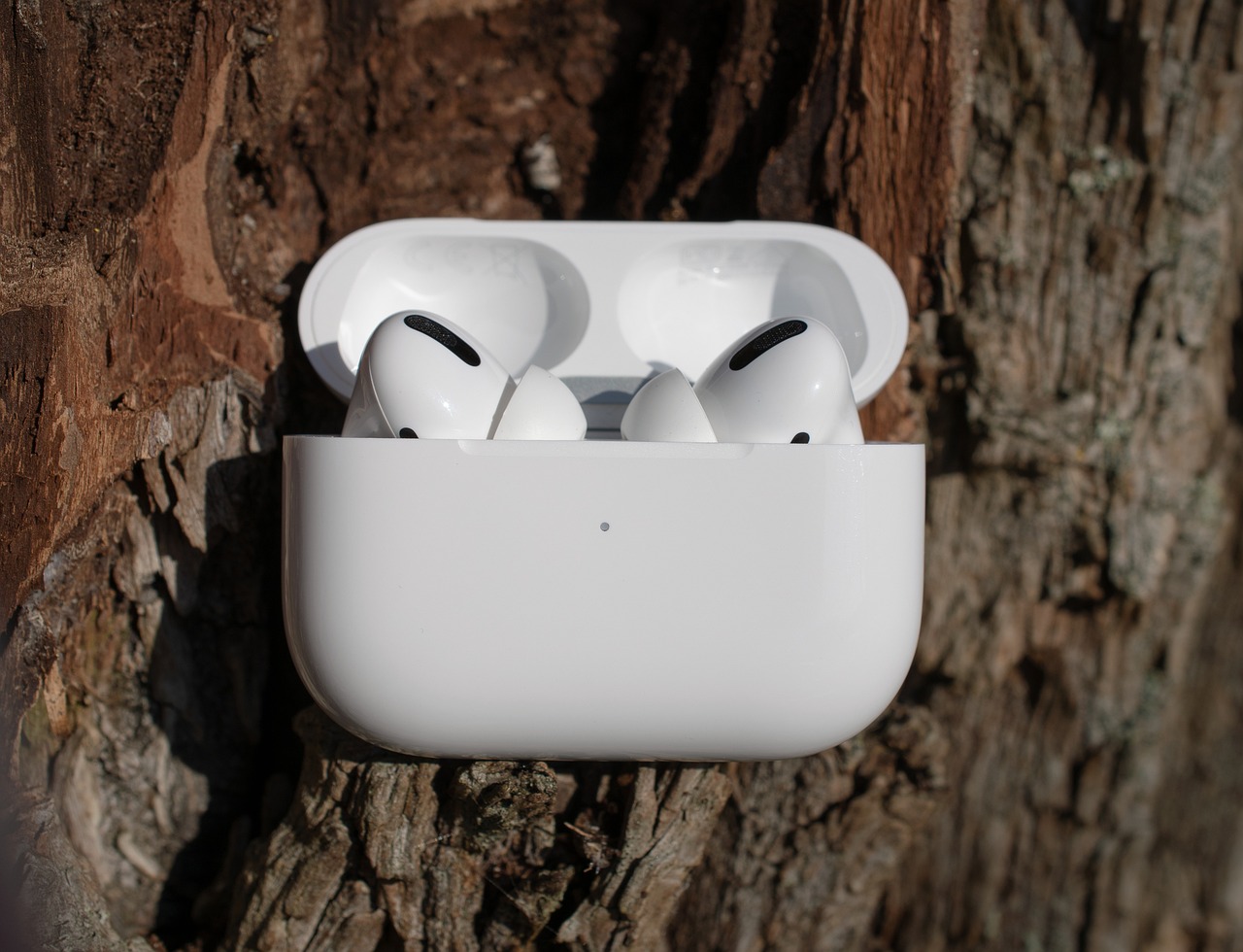 Ako pripojiť AirPods k iPhonu, iPadu, Macu, Androidu a spôsoby riešenia problémov s pripojením